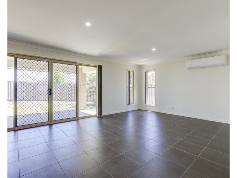 34 Hollyoak Crescent, Pimpama QLD 4209