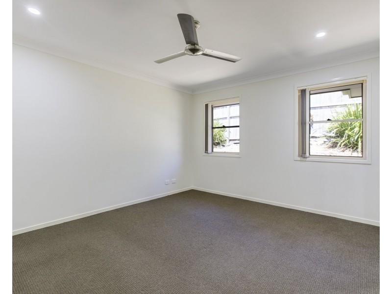 34 Hollyoak Crescent, Pimpama QLD 4209