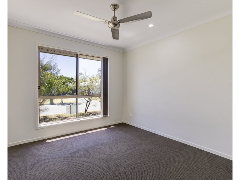 34 Hollyoak Crescent, Pimpama QLD 4209