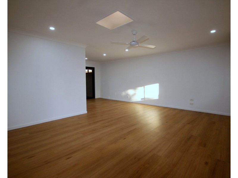 1/5 Brittney Court, Ashmore QLD 4214