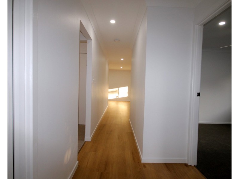 1/5 Brittney Court, Ashmore QLD 4214