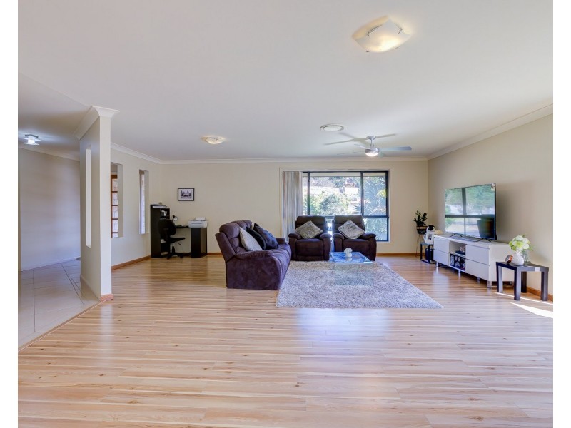 26 Bimberi Row, Pacific Pines QLD 4211