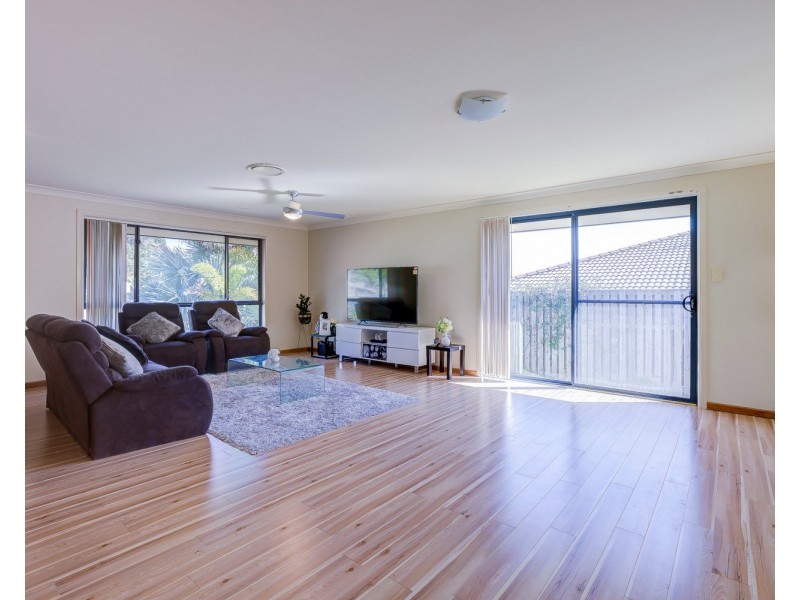 26 Bimberi Row, Pacific Pines QLD 4211