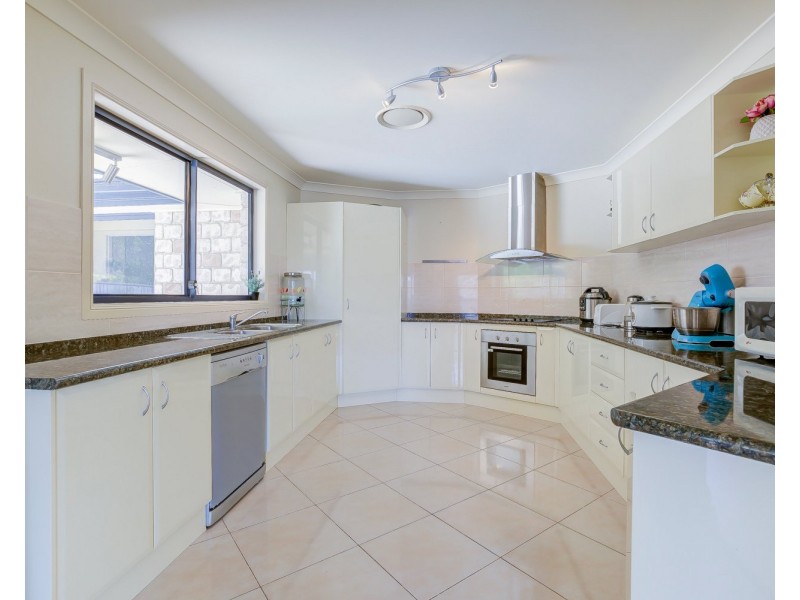 26 Bimberi Row, Pacific Pines QLD 4211