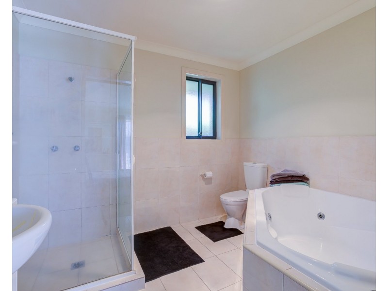 26 Bimberi Row, Pacific Pines QLD 4211