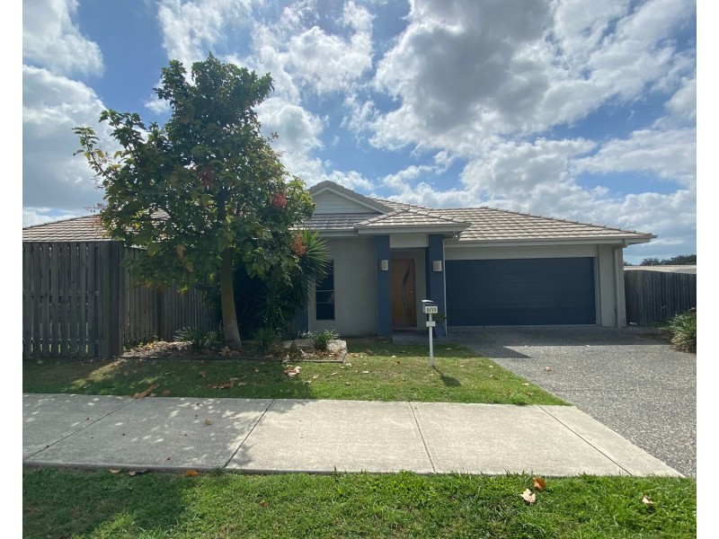2/13 Cottrell Drive, Pimpama QLD 4209