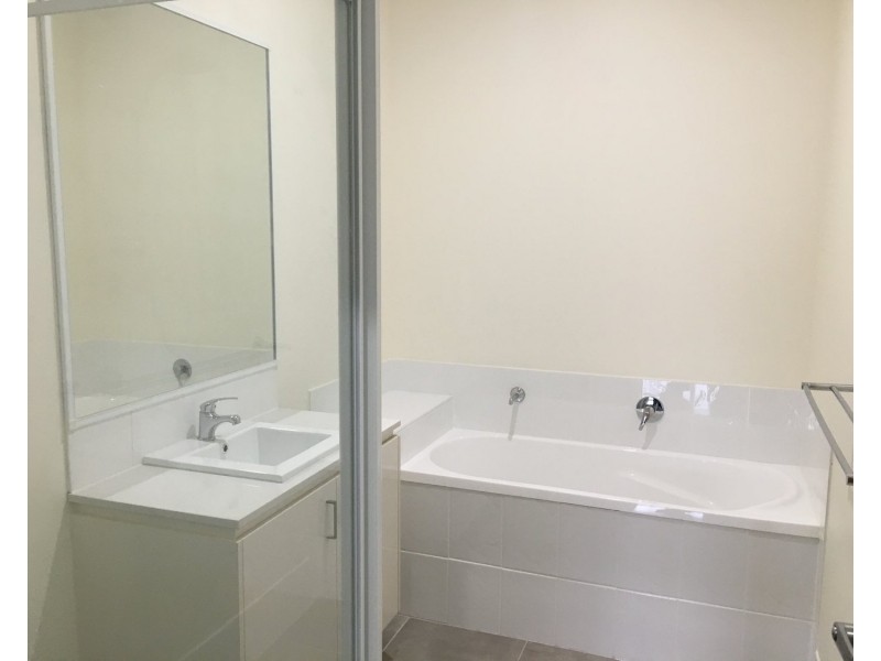 2/13 Cottrell Drive, Pimpama QLD 4209