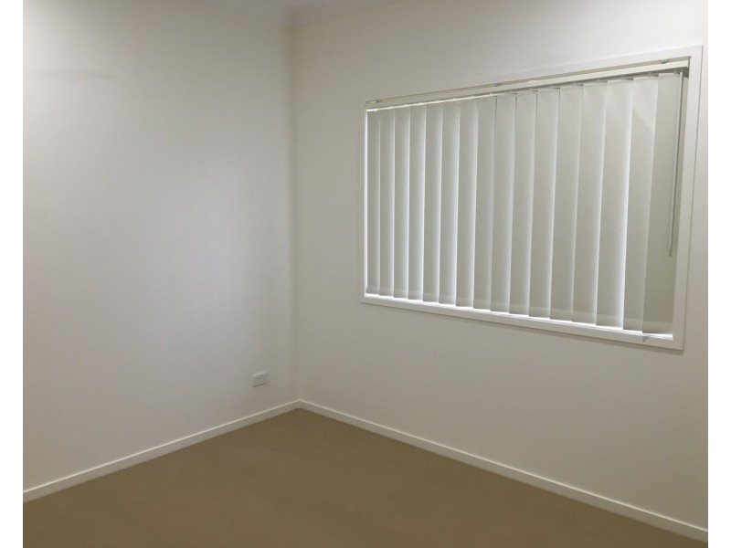 2/13 Cottrell Drive, Pimpama QLD 4209