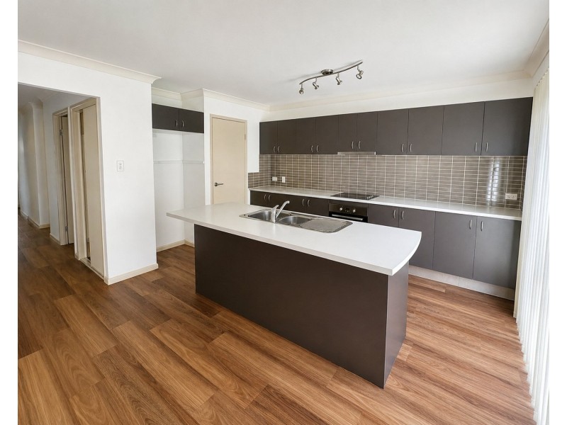 27 Victoria Drive, Pacific Pines QLD 4211