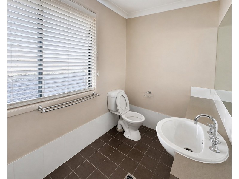 27 Victoria Drive, Pacific Pines QLD 4211