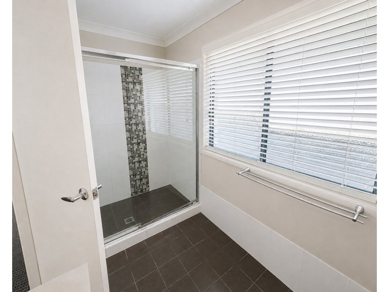 27 Victoria Drive, Pacific Pines QLD 4211