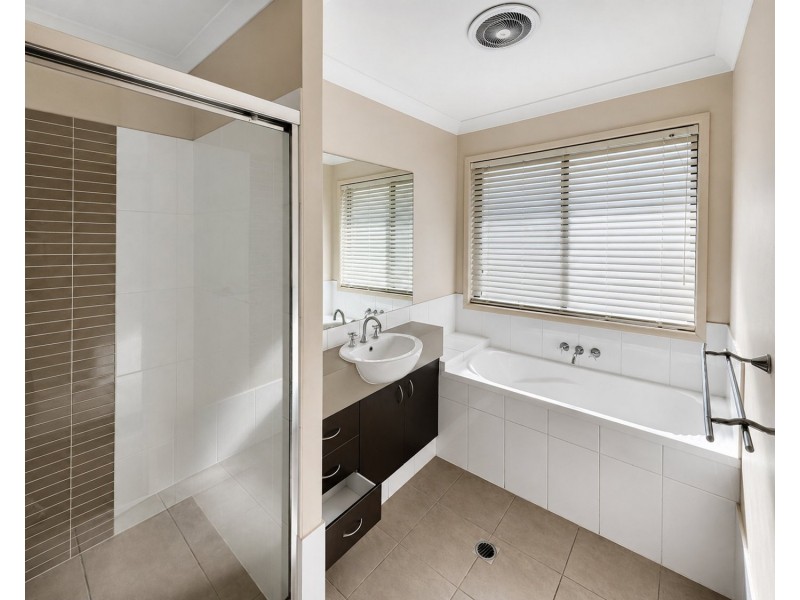 27 Victoria Drive, Pacific Pines QLD 4211