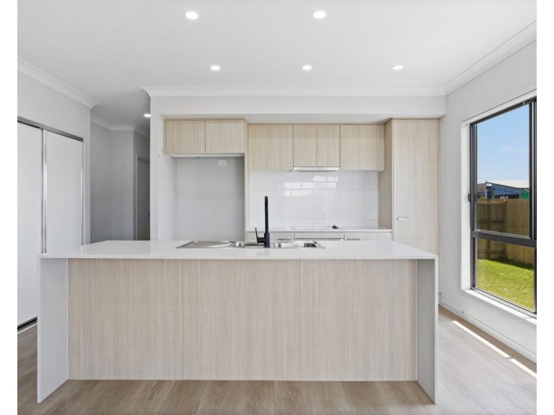 2 Palmer Road, Greenbank QLD 4124