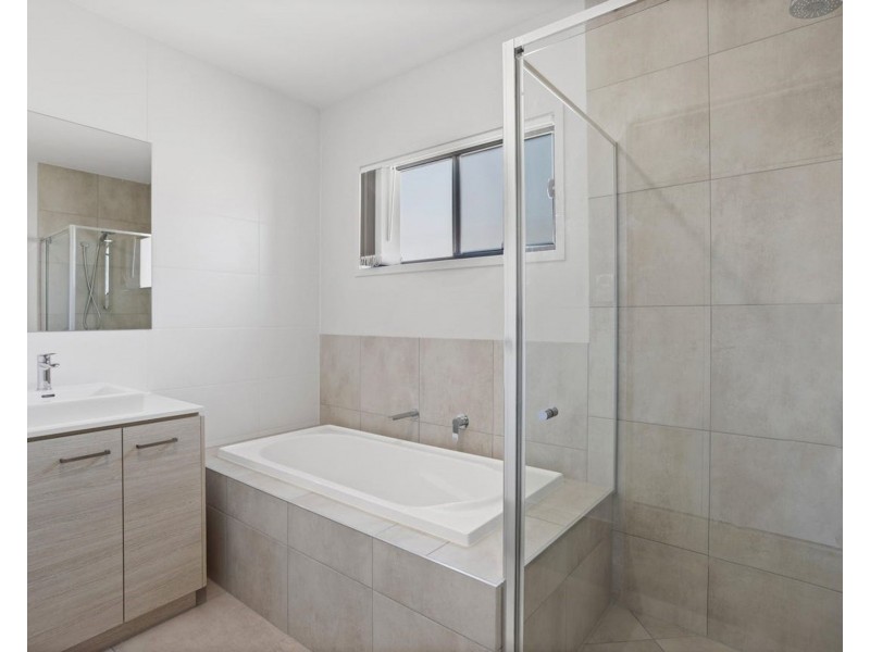 2 Palmer Road, Greenbank QLD 4124