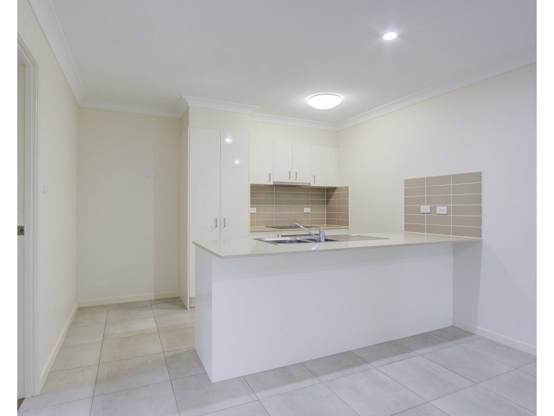 2b Sapphire Place, Pimpama QLD 4209