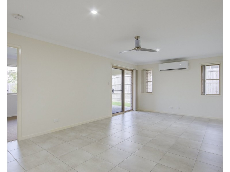 2b Sapphire Place, Pimpama QLD 4209