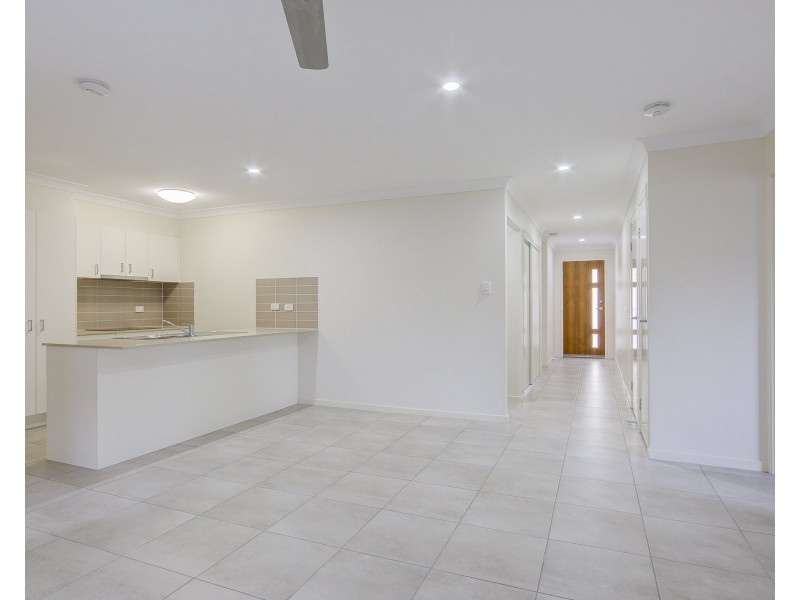 2b Sapphire Place, Pimpama QLD 4209
