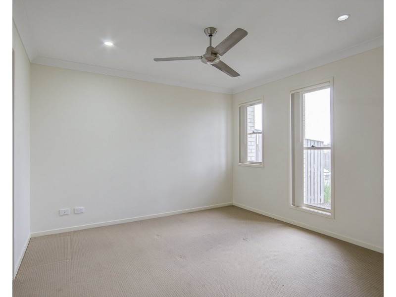 2b Sapphire Place, Pimpama QLD 4209