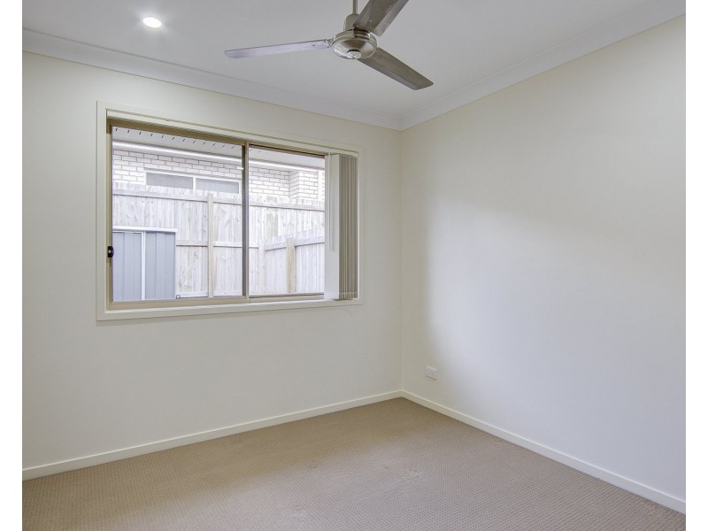2b Sapphire Place, Pimpama QLD 4209