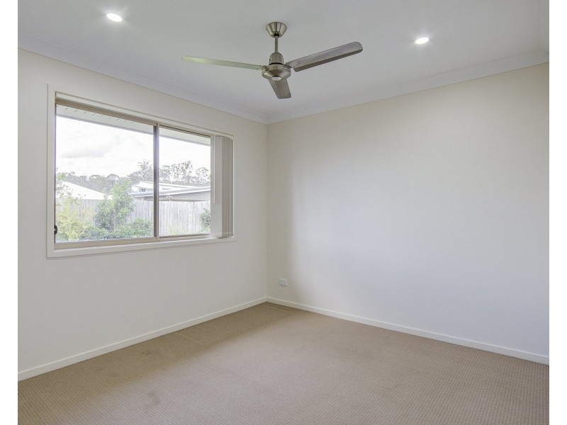 2b Sapphire Place, Pimpama QLD 4209