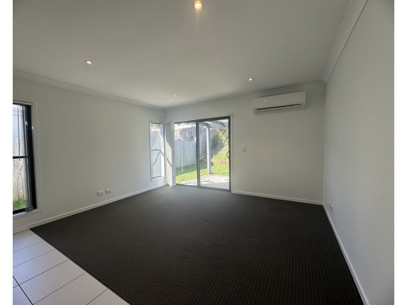 2/15 Chrome Drive, Pimpama QLD 4209