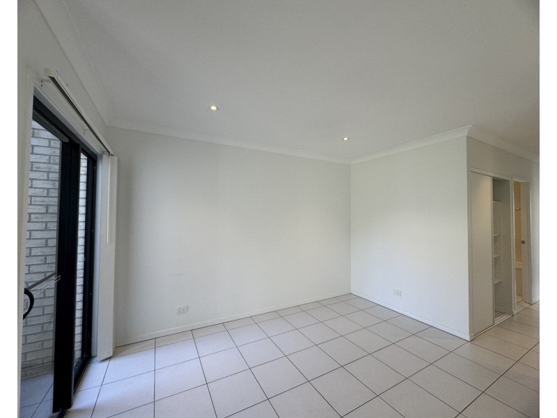 2/15 Chrome Drive, Pimpama QLD 4209