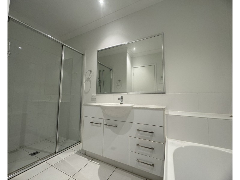 2/15 Chrome Drive, Pimpama QLD 4209