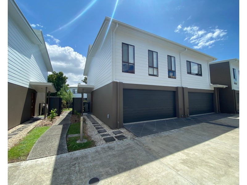 3/2 Carnarvon Court, Oxenford QLD 4210