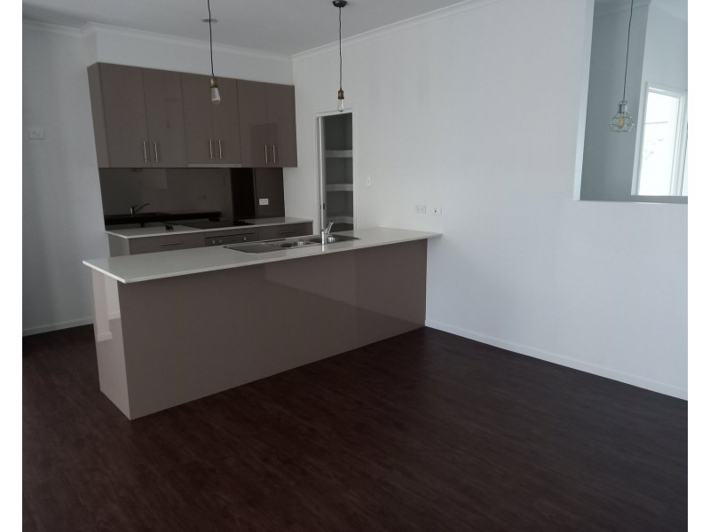 3/2 Carnarvon Court, Oxenford QLD 4210