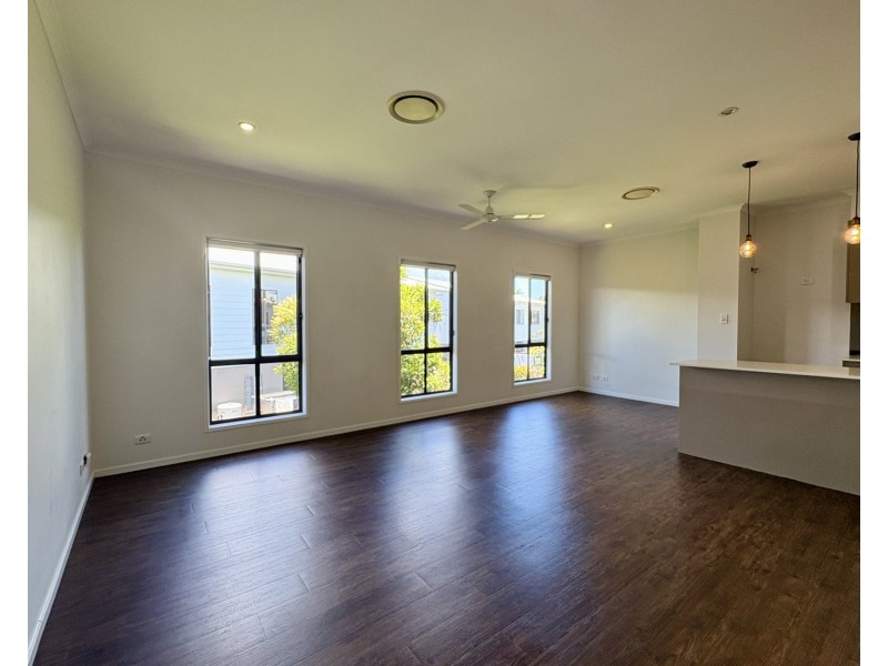 3/2 Carnarvon Court, Oxenford QLD 4210