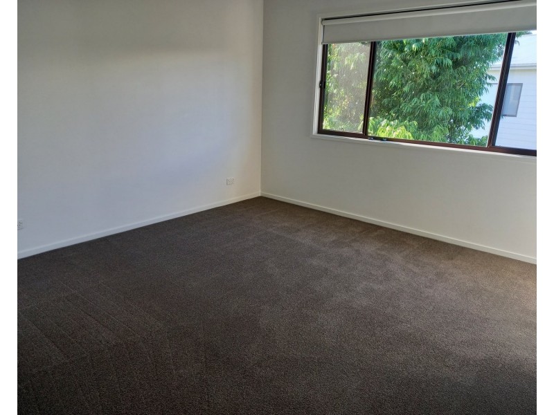 3/2 Carnarvon Court, Oxenford QLD 4210