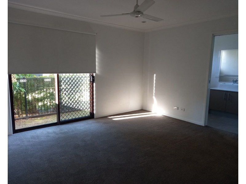 3/2 Carnarvon Court, Oxenford QLD 4210