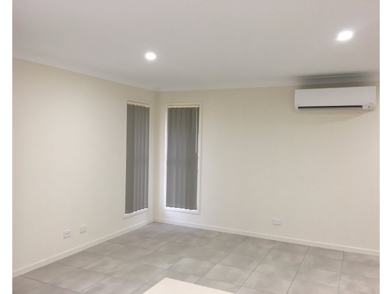77 Woodrose Circuit, Pimpama QLD 4209