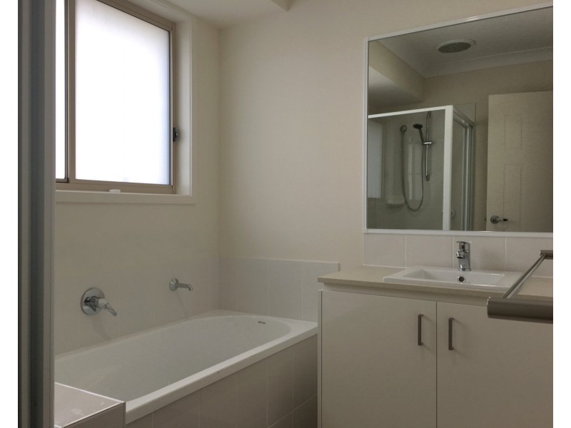 77 Woodrose Circuit, Pimpama QLD 4209