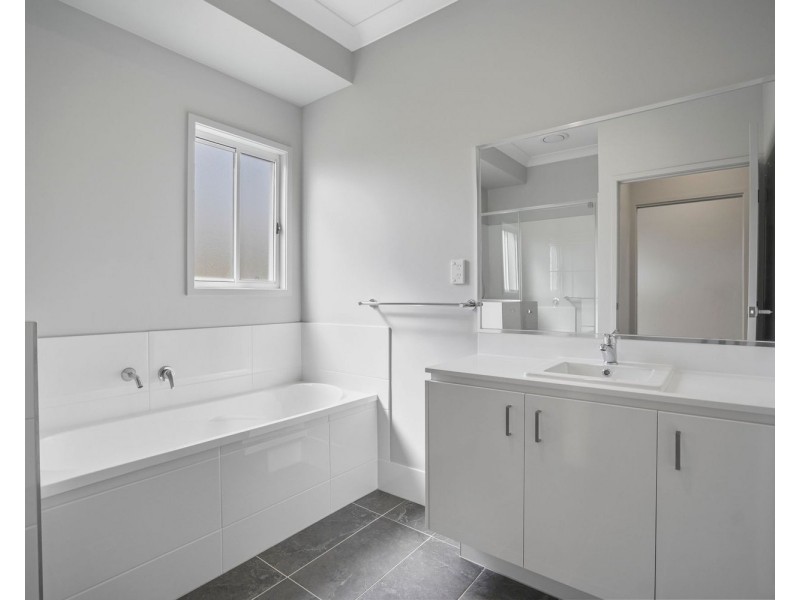 2 Carnaby Way, Logan Reserve QLD 4133