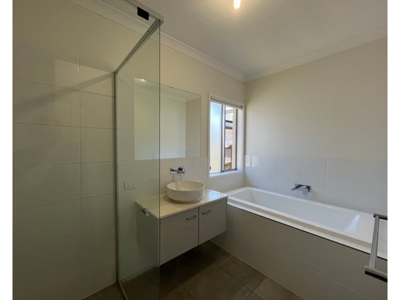 28 Girtin Circuit, Pimpama QLD 4209