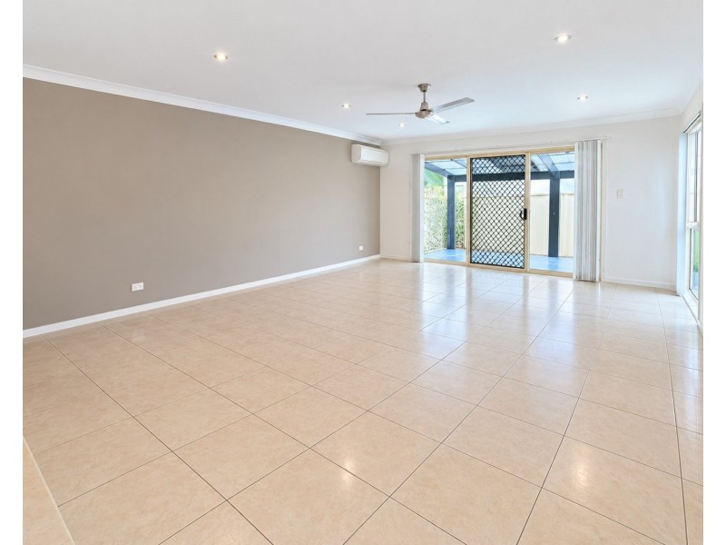 2/49 Harmsworth Road, Pacific Pines QLD 4211