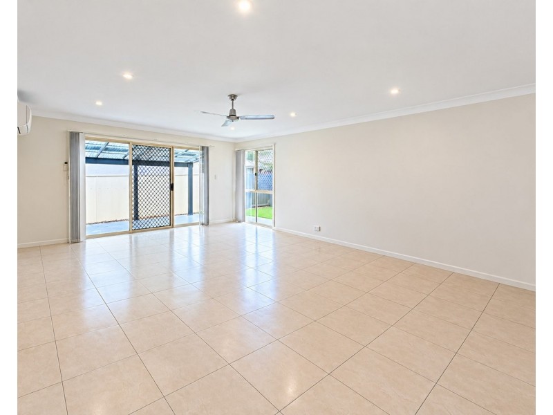 2/49 Harmsworth Road, Pacific Pines QLD 4211