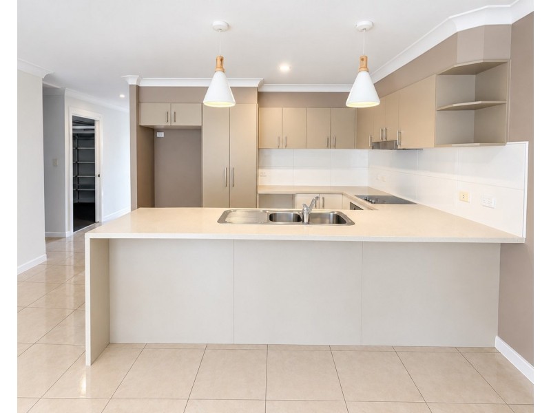 2/49 Harmsworth Road, Pacific Pines QLD 4211