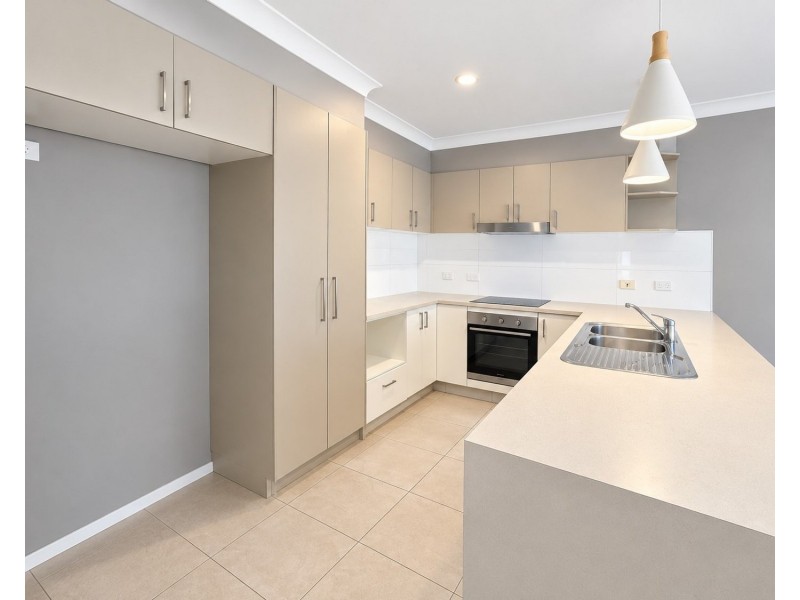 2/49 Harmsworth Road, Pacific Pines QLD 4211