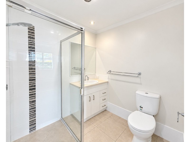 2/49 Harmsworth Road, Pacific Pines QLD 4211