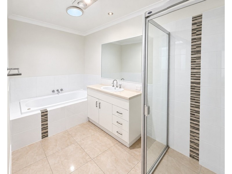 2/49 Harmsworth Road, Pacific Pines QLD 4211