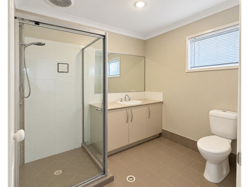 6 Peckham Court, Pacific Pines QLD 4211