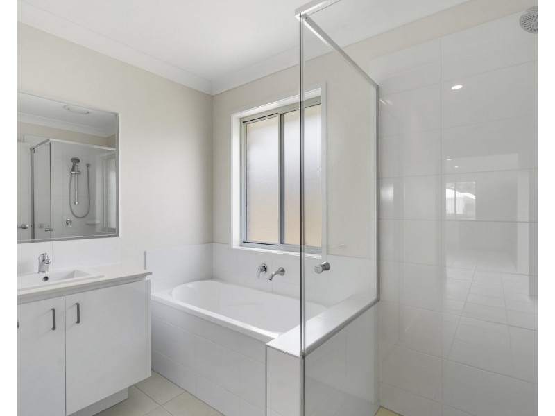 29 Beautiful Boulevard, Morayfield QLD 4506