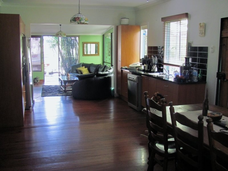 12 Chuter Ave, Southport QLD 4215