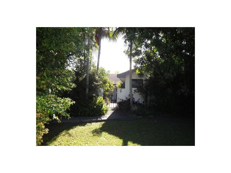 8 Conifer Crescent, Broadbeach Waters QLD 4218