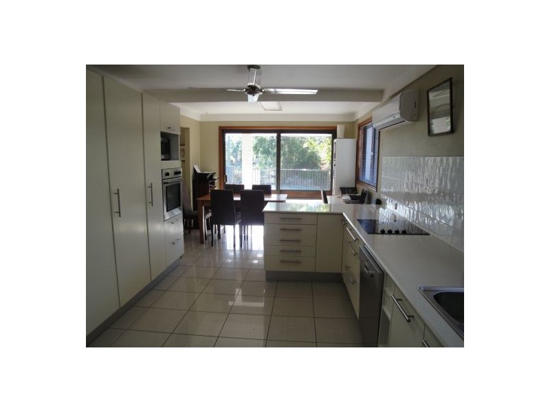 8 Conifer Crescent, Broadbeach Waters QLD 4218