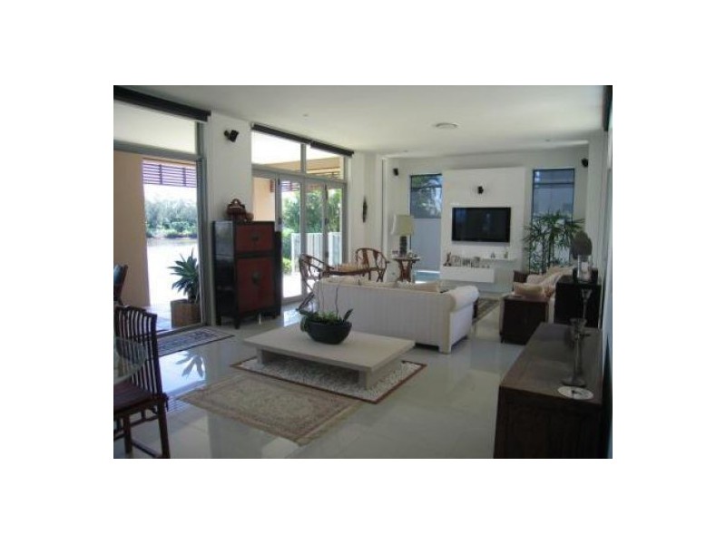 1671 Riverdale Dr, Hope Island QLD 4212