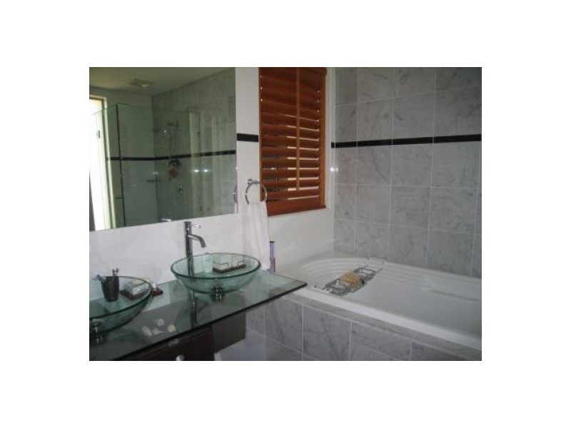 1671 Riverdale Dr, Hope Island QLD 4212