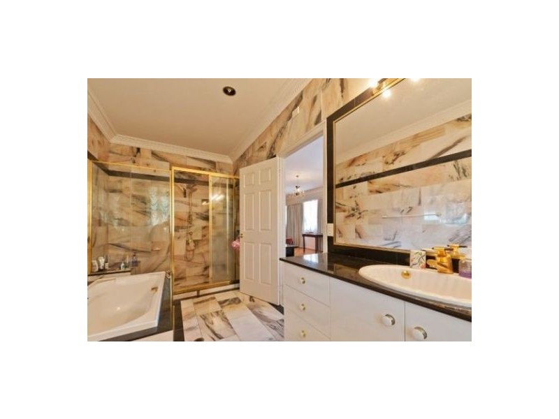 9 Nakula, Gaven QLD 4211